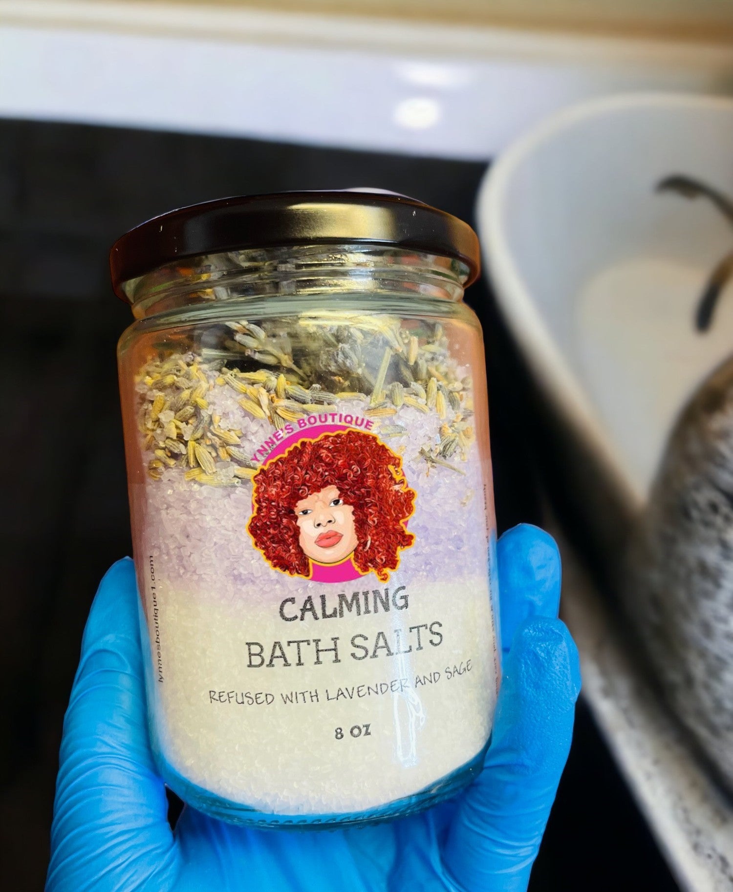 Supercharge your bath with this potent blend. Magnesium flakes reduce inflammation and soothe tired muscles, while Epsom and Himalayan salts draw out toxins and impurities. There's also sweet orange, Rose petal, Camomile, to energies, and lavender to mellow your mind