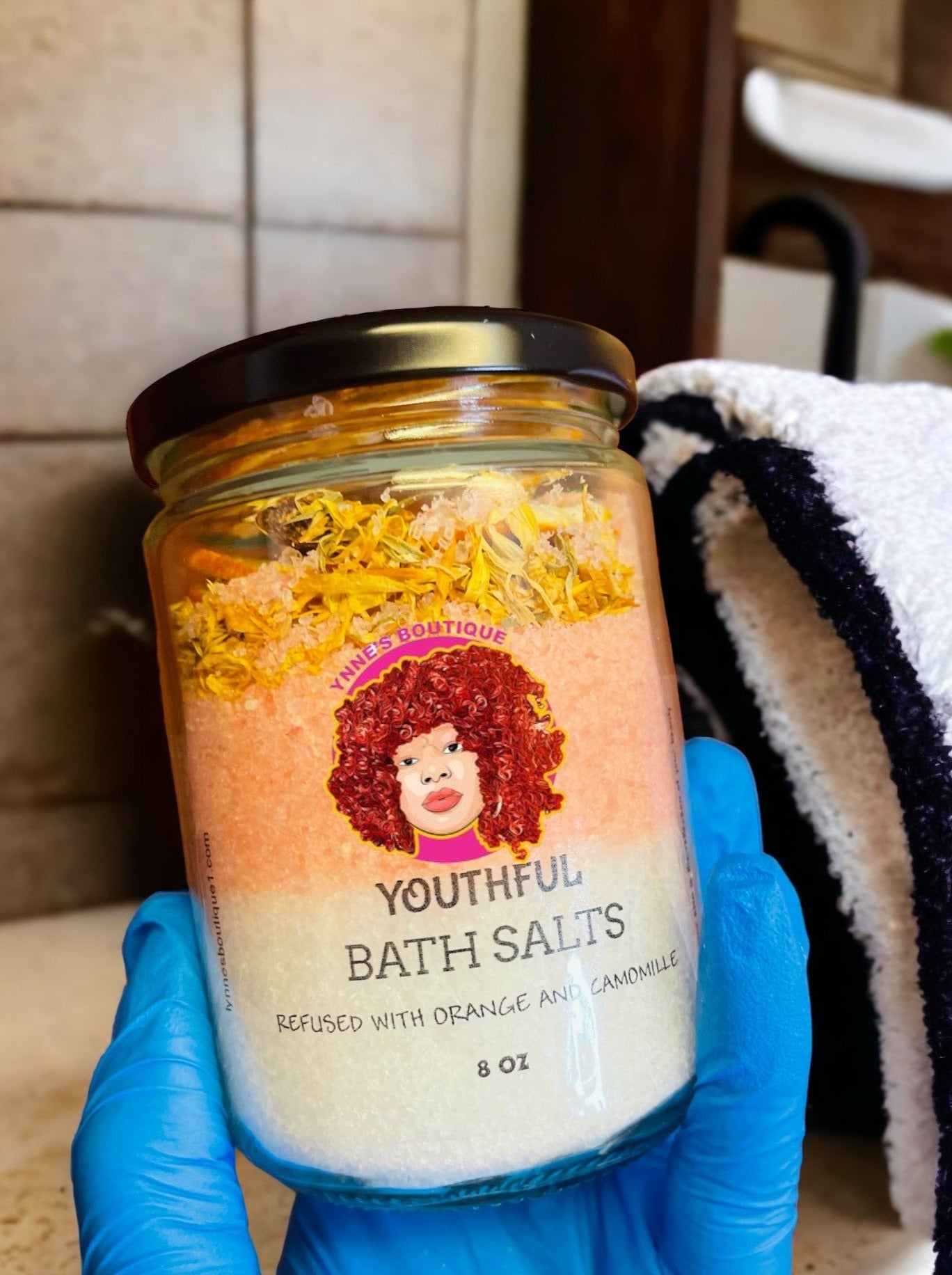 Supercharge your bath with this potent blend. Magnesium flakes reduce inflammation and soothe tired muscles, while Epsom and Himalayan salts draw out toxins and impurities. There's also sweet orange, Rose petal, Camomile, to energies, and lavender to mellow your mind